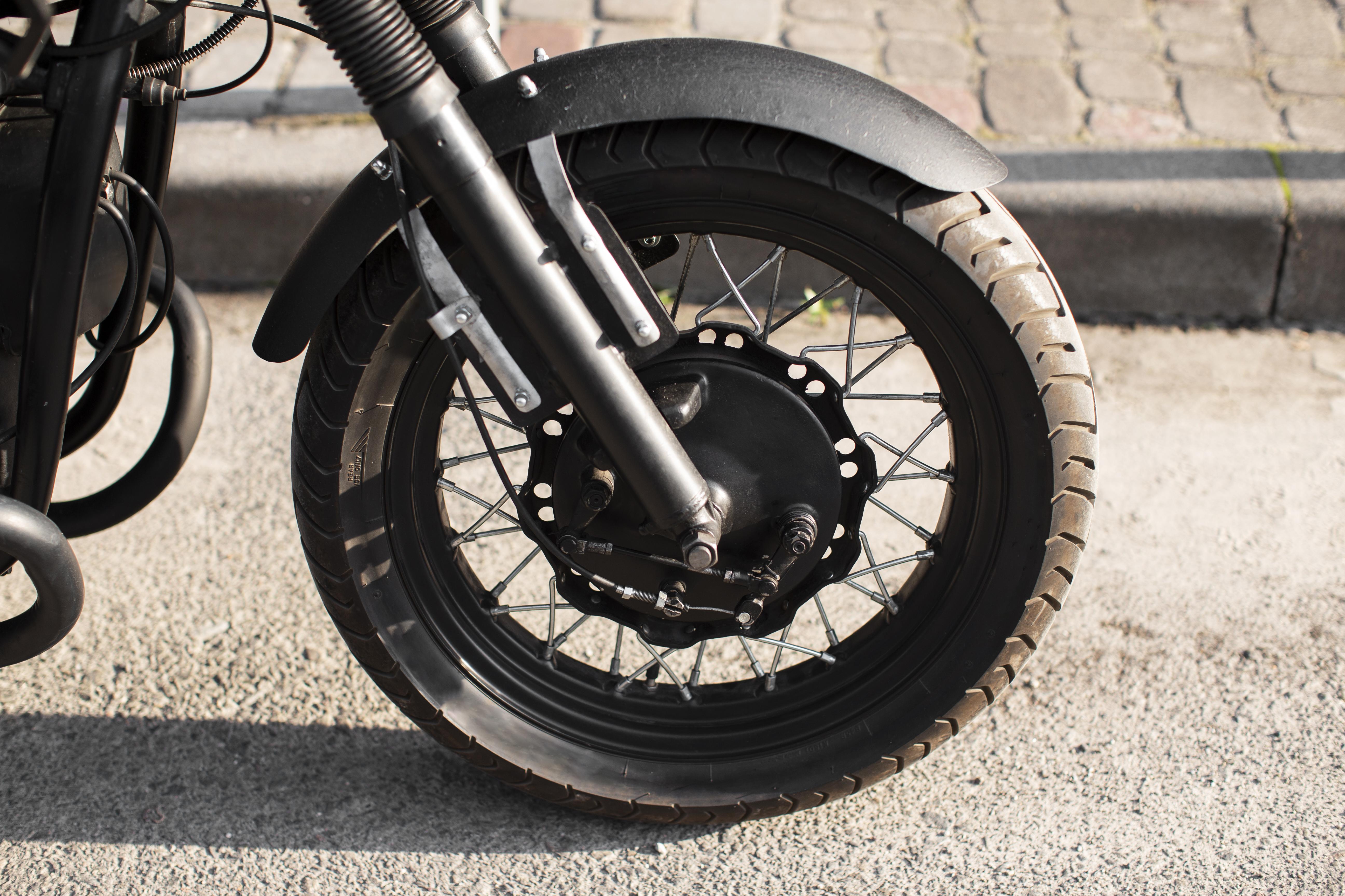 close-up-front-motorcycle-wheel.jpg (1.46 MB)
