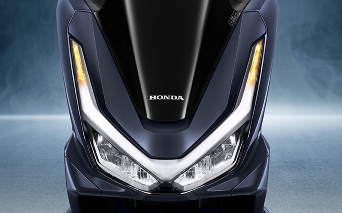 01_Thumbnail_NEW_LED_HEADLIGHT_'V'_SHAPED_LIGHT_SIGNATURE_W685xH426.jpg (137 KB)